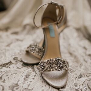 Betsey Johnson Wedding Shoes Size 10 Bridal Rhinestone Pearl Embellished